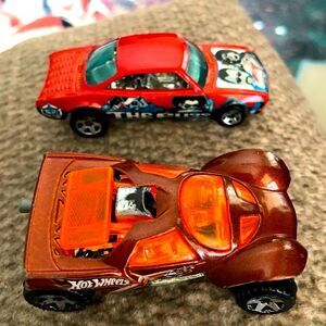Lot of 2 Hot Wheels Mattel The Fuzz Vaire 8 and DA’KAR Brown Cast Toy Cars
